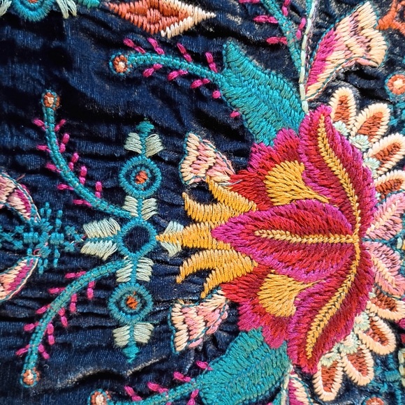 Johnny Was Velvet Embroidered Boho Tunic Top Blue Silk Blend Size L - Picture 10 of 15